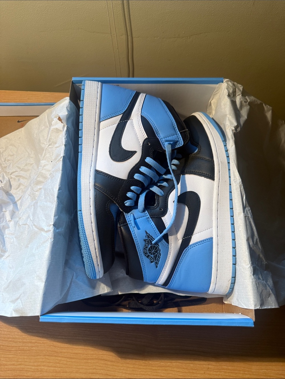 Nike White, Blue & Black Men's Athletic Sneakers